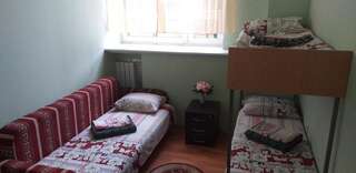 Хостелы IHOTEL Чернігівський Киев Бюджетный трехместный номер-5