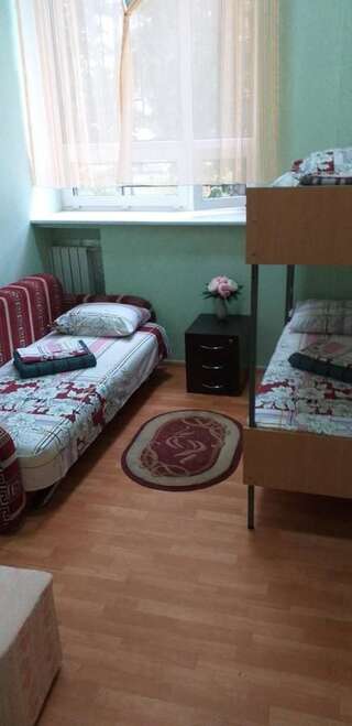 Хостелы IHOTEL Чернігівський Киев Бюджетный трехместный номер-6
