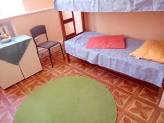 Хостелы IHOTEL Чернігівський Киев Спальное место на двухъярусной кровати в общем номере для мужчин и женщин-2